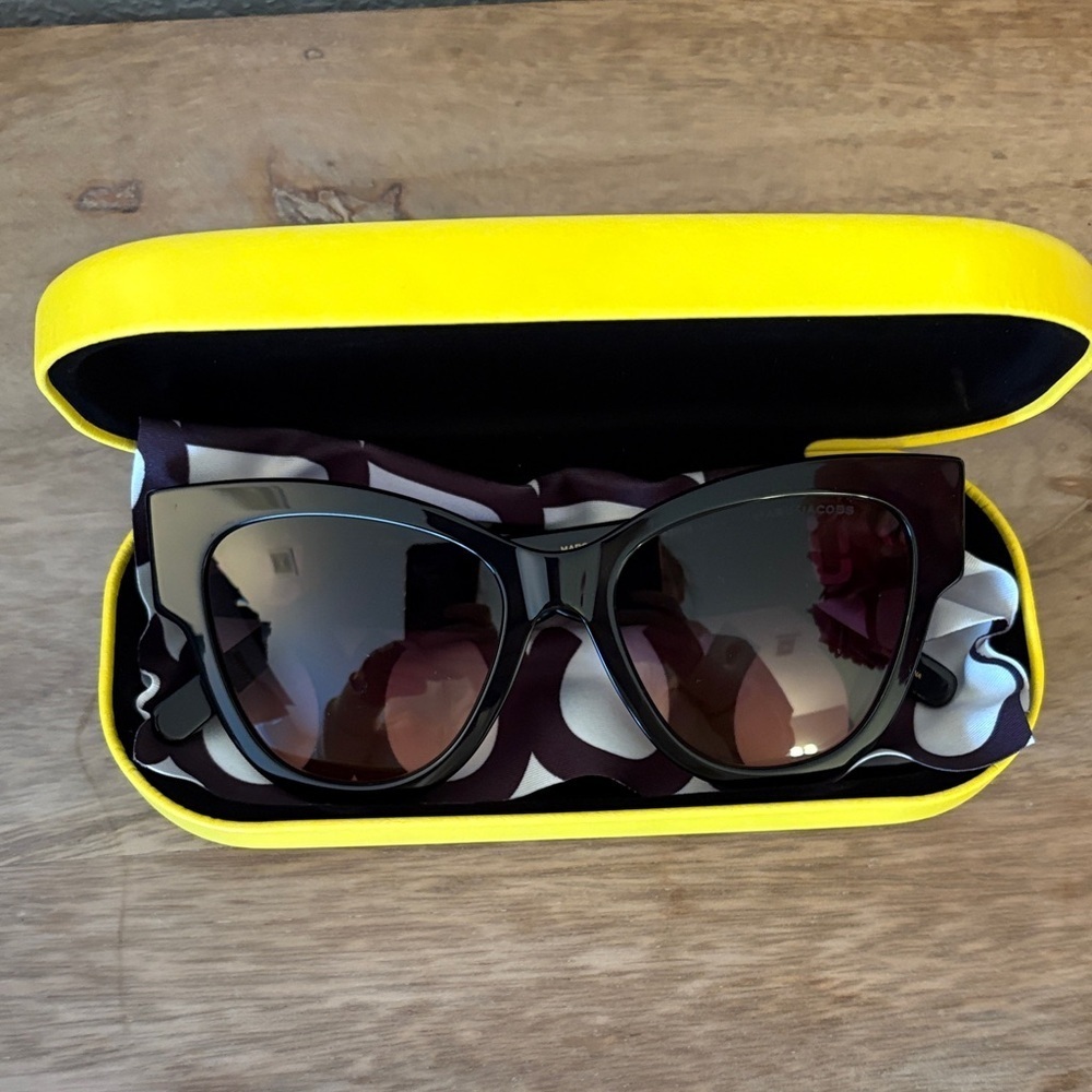 Marc Jacobs Black Frame Sunglasses with Brown Lenses - Picture 8 of 8